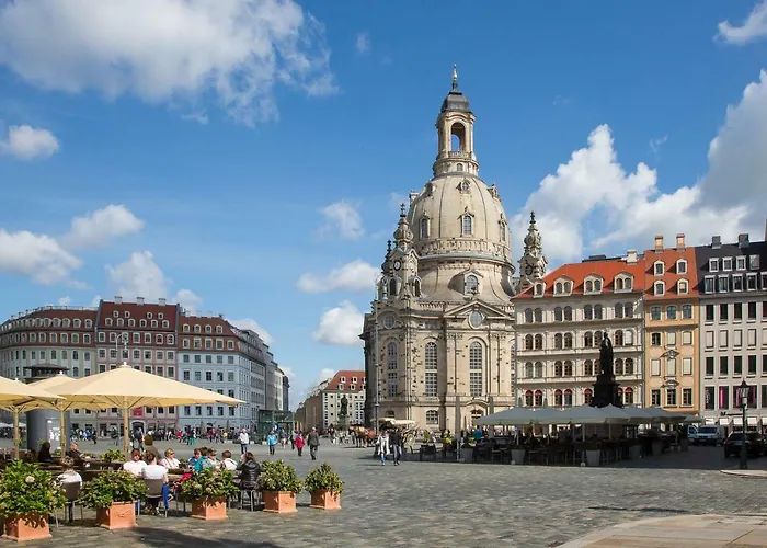 Großes Apartment im Zentrum von Dresden, 2 Schlafzimmer, 2 Bäder, Balkon