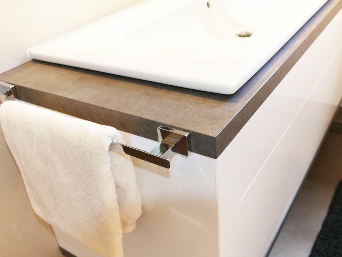 Apartment Großes Im Zentrum Von Dresden, 2 Schlafzimmer, 2 Bäder, Balkon