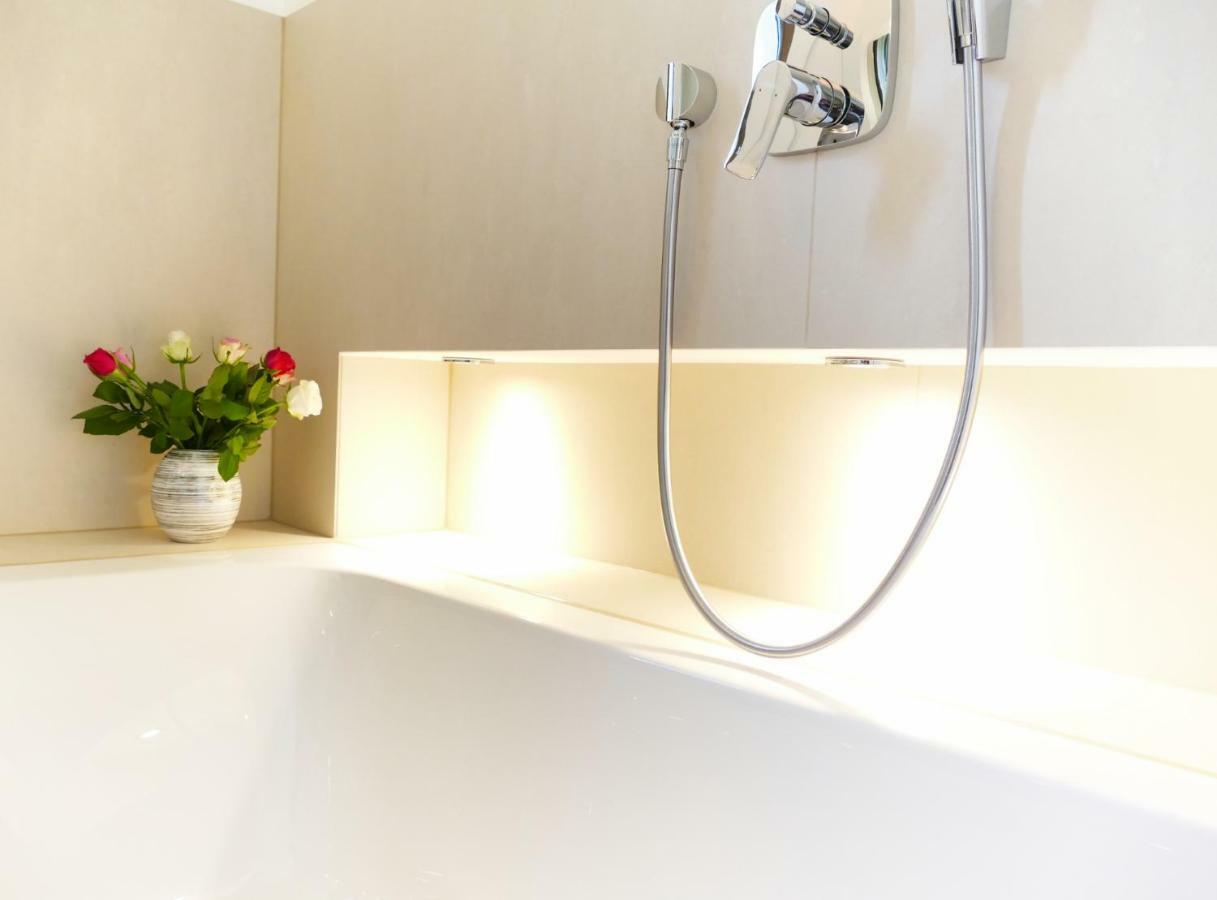 Großes Im Zentrum Von Dresden, 2 Schlafzimmer, 2 Bäder, Balkon *