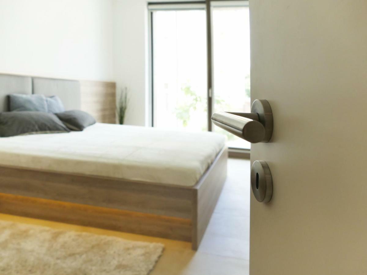 Großes Im Zentrum Von Dresden, 2 Schlafzimmer, 2 Bäder, Balkon